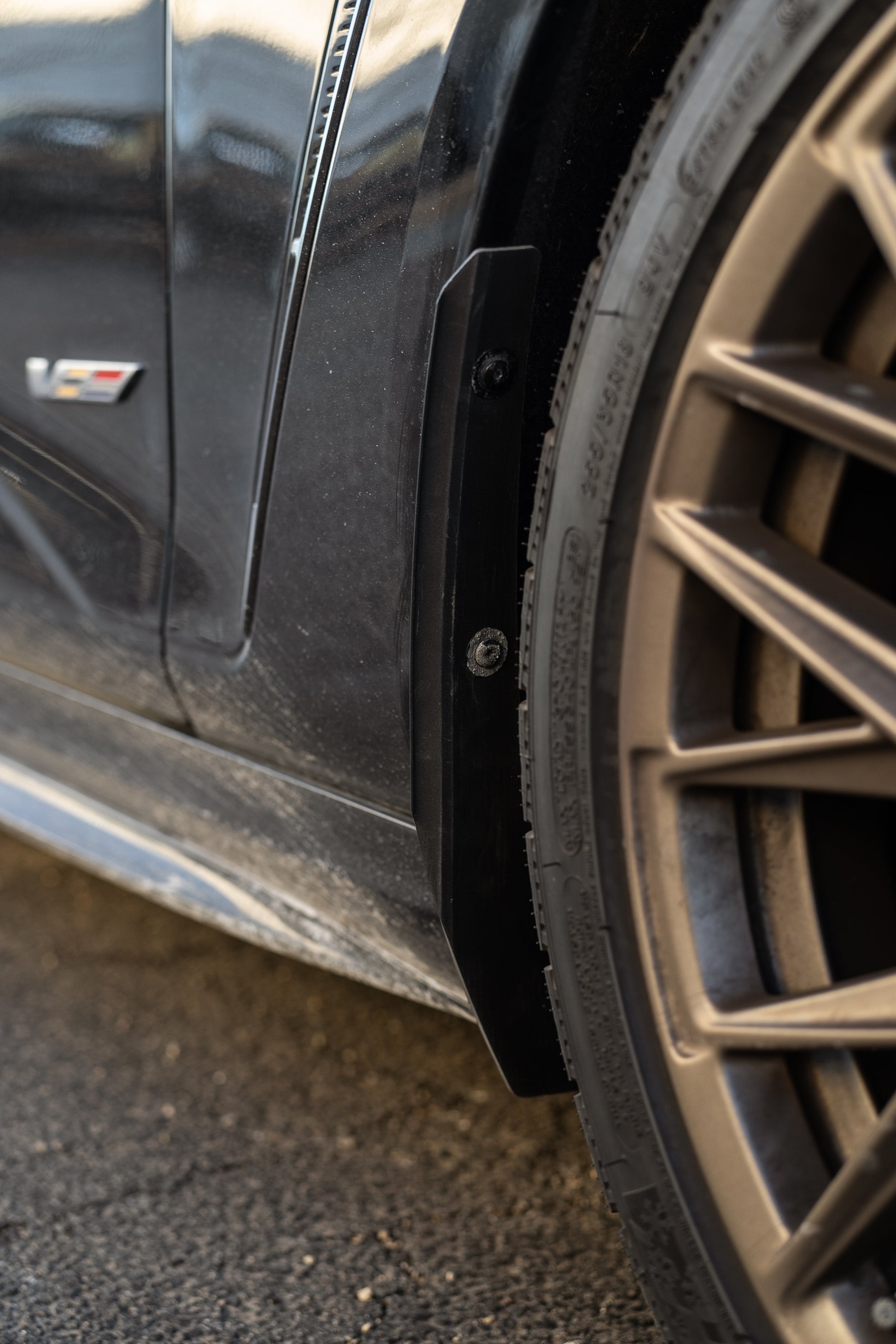 CT4 V Blackwing splash guard wheel close-up
